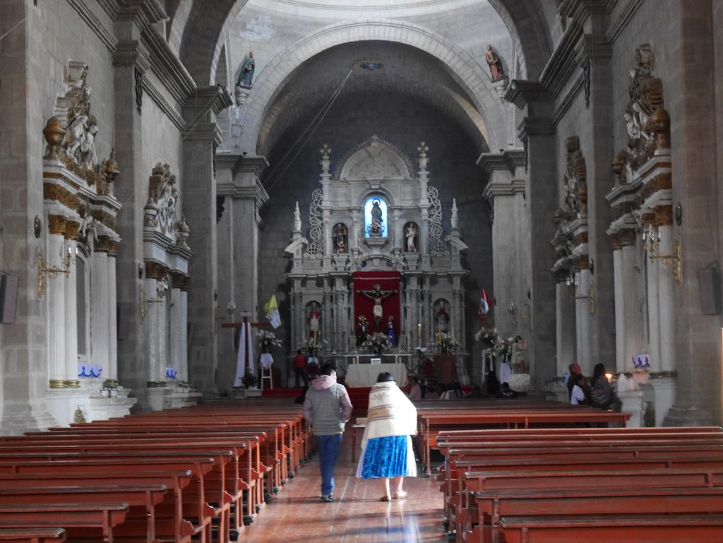 A l'intérieur de la cathédrale de Puno