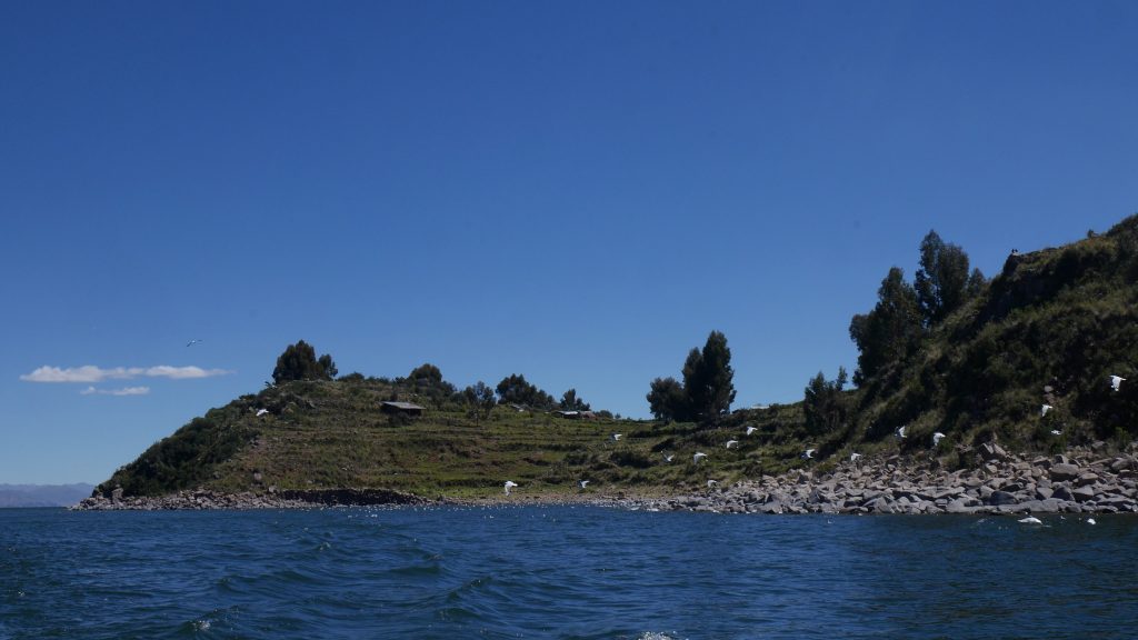 Passage devant la presqu'île de Capachica